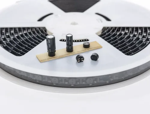 Frolyt Kondensatoren und Bauelemente GmbH hat einen Sockel als SMD-Variante für die Aufnahme von Aluminium-Elektrolytkondensatoren entwickelt